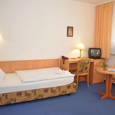 林登霍夫膳食公寓酒店 招待所 Kromsdorf