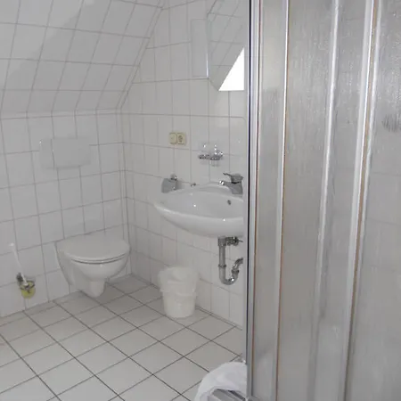 林登霍夫膳食公寓酒店 Kromsdorf